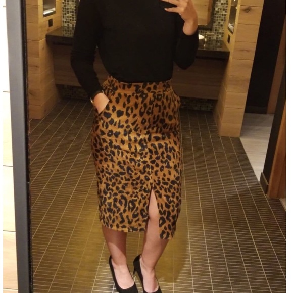 🆕Cheetah corduroy mid waist pencil skirt w/ slit - Picture 2 of 8